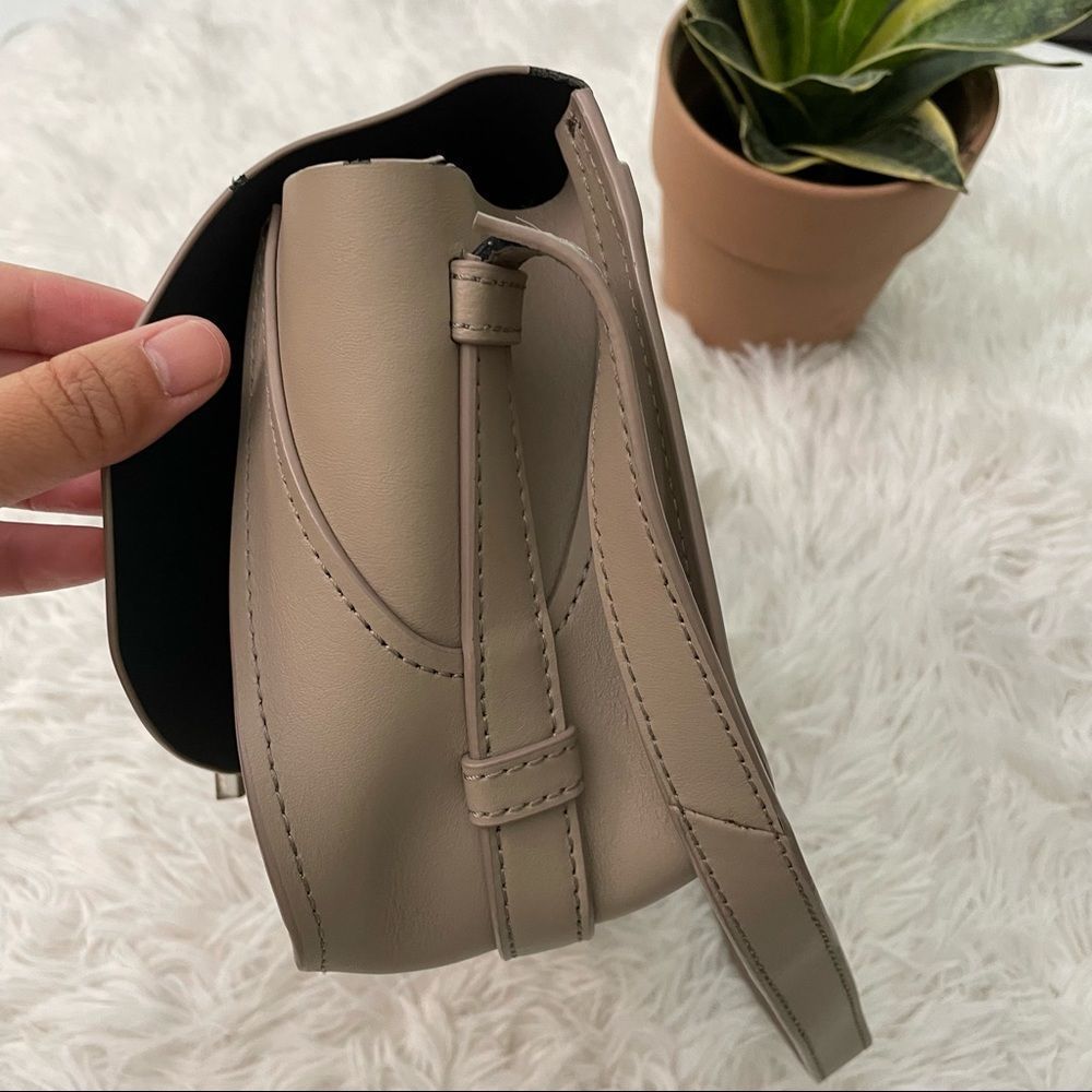 Zac Posen Eartha Iconic Saddle Shoulder/ Crossbody Bag - Beige sz small - Picture 6 of 16